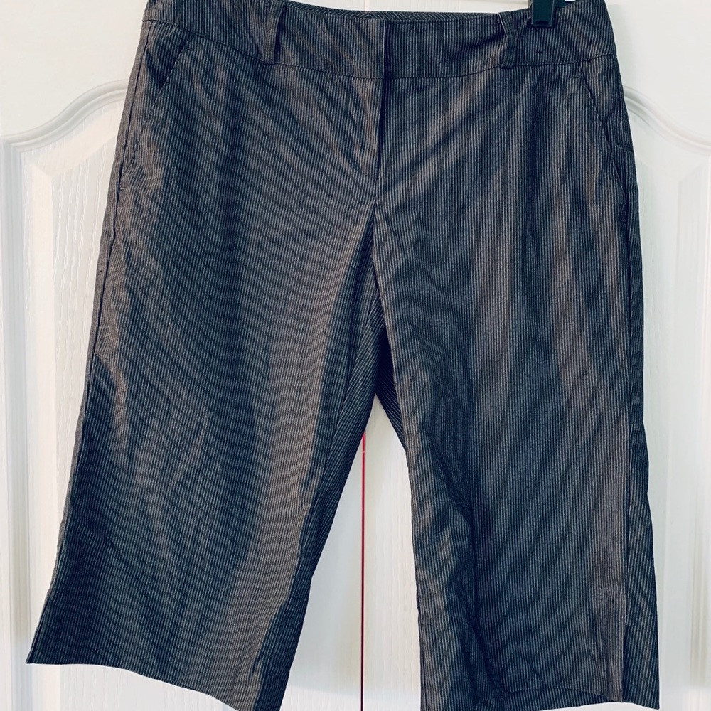 NY& Co Pinstriped Capri Pants